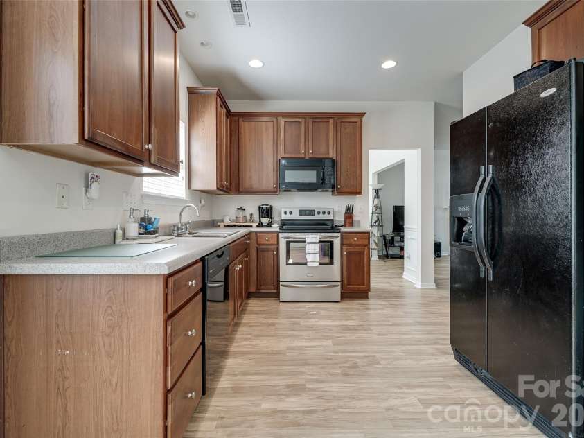 4816 Eagle Creek Drive, Charlotte, NC 28269.  MLS# CAR4405607, YatesRealty ID 40156. 