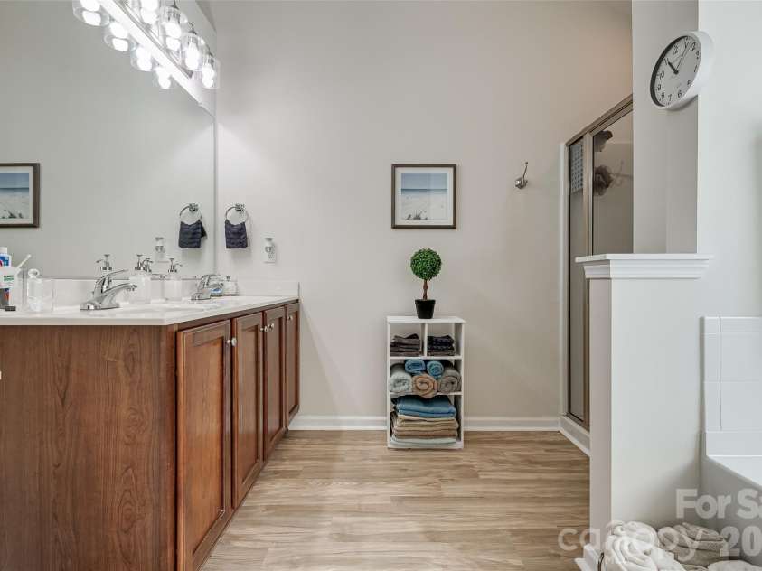 4816 Eagle Creek Drive, Charlotte, NC 28269.  MLS# CAR4405607, YatesRealty ID 40156. 