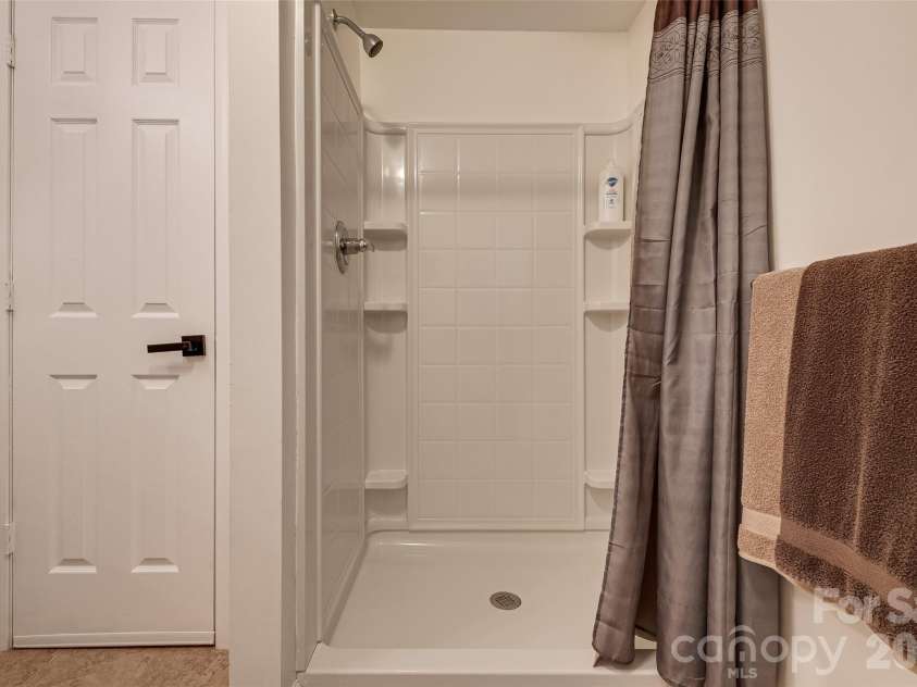 4816 Eagle Creek Drive, Charlotte, NC 28269.  MLS# CAR4405607, YatesRealty ID 40156. 