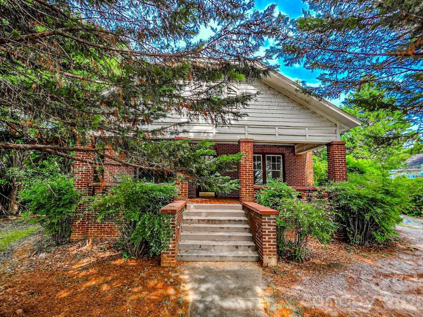 154 Broadway Street, Forest City, NC 28043.  MLS# CAR4406158, YatesRealty ID 40157. 