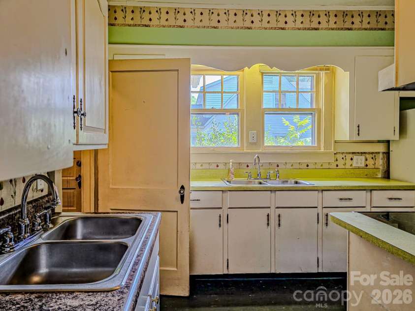 154 Broadway Street, Forest City, NC 28043.  MLS# CAR4406158, YatesRealty ID 40157. 