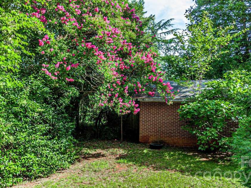 154 Broadway Street, Forest City, NC 28043.  MLS# CAR4406158, YatesRealty ID 40157. 