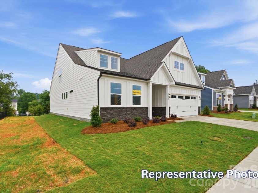 1061 Tradition Club Street, York, SC 29745.  MLS# CAR4408137, YatesRealty ID 40158. Homesite 76 features an Avery L floorplan