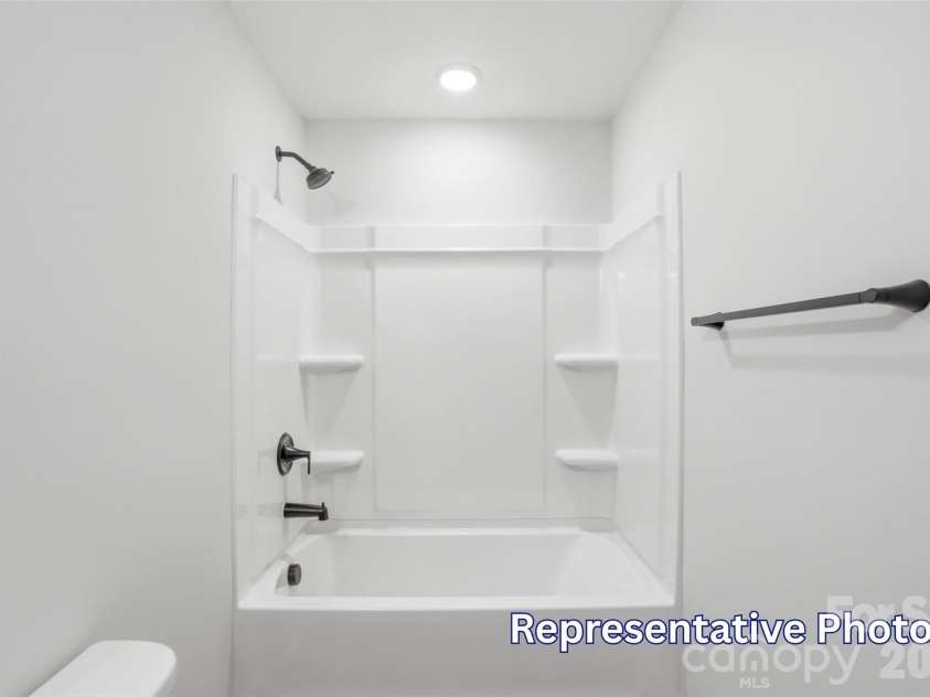 1061 Tradition Club Street, York, SC 29745.  MLS# CAR4408137, YatesRealty ID 40158. Upper level bath