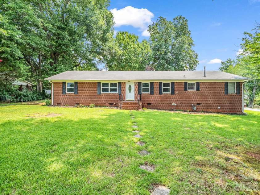 2044 Helen Drive, Gastonia, NC 28054.  MLS# CAR4407254, YatesRealty ID 40159. 