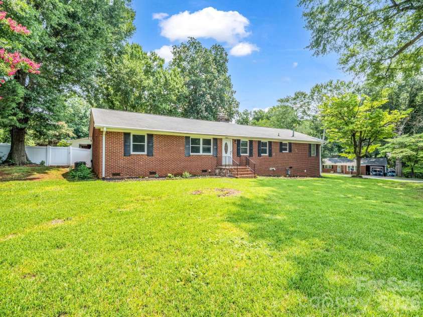 2044 Helen Drive, Gastonia, NC 28054.  MLS# CAR4407254, YatesRealty ID 40159. 