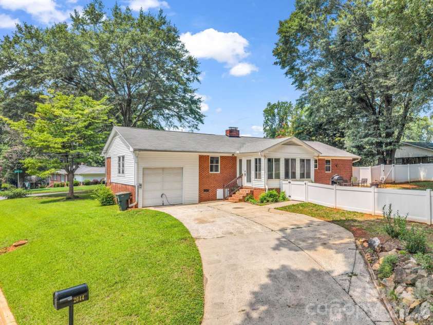 2044 Helen Drive, Gastonia, NC 28054.  MLS# CAR4407254, YatesRealty ID 40159. 