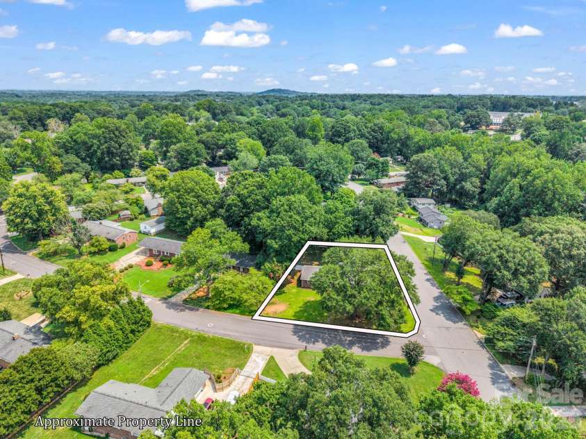 2044 Helen Drive, Gastonia, NC 28054.  MLS# CAR4407254, YatesRealty ID 40159. 