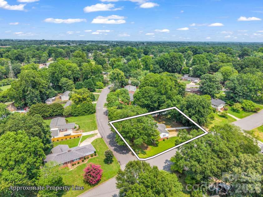 2044 Helen Drive, Gastonia, NC 28054.  MLS# CAR4407254, YatesRealty ID 40159. 