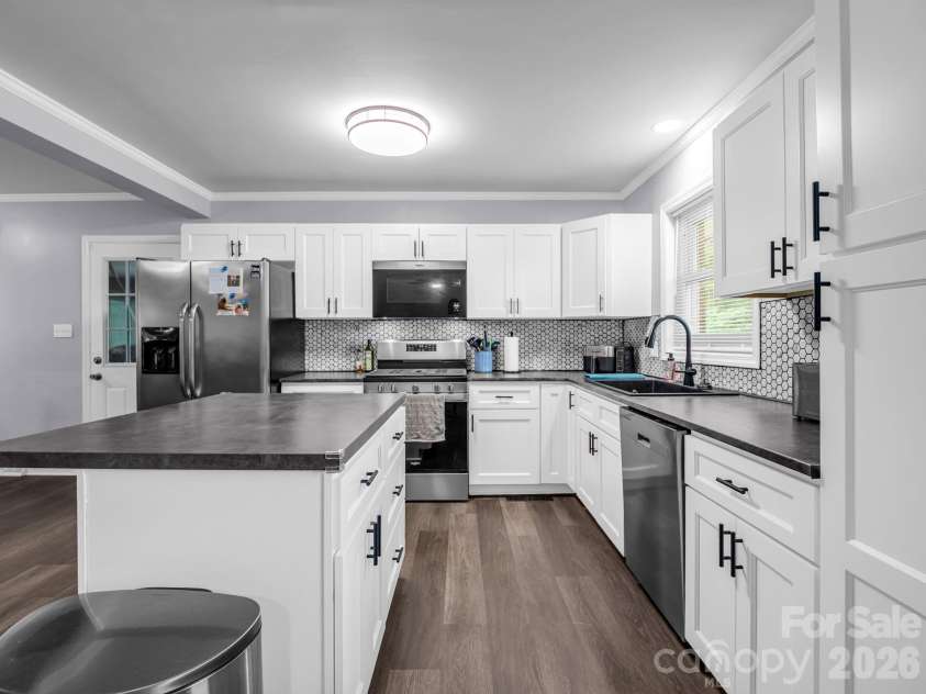 2044 Helen Drive, Gastonia, NC 28054.  MLS# CAR4407254, YatesRealty ID 40159. 