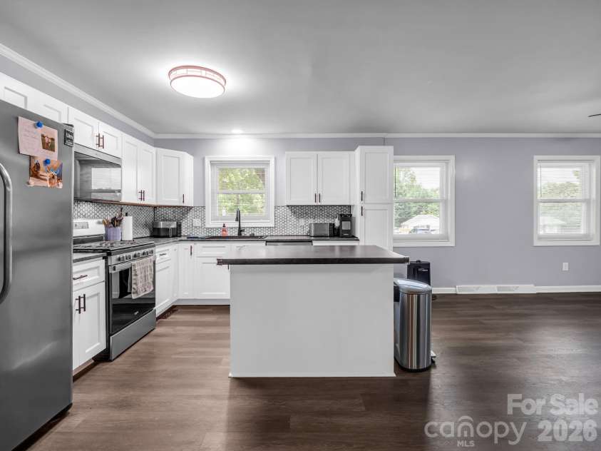 2044 Helen Drive, Gastonia, NC 28054.  MLS# CAR4407254, YatesRealty ID 40159. 