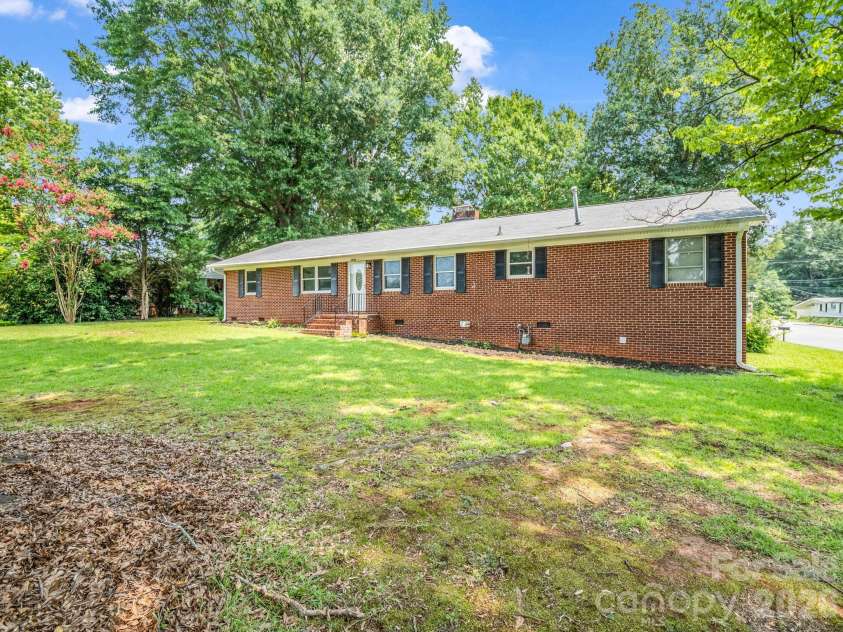 2044 Helen Drive, Gastonia, NC 28054.  MLS# CAR4407254, YatesRealty ID 40159. 