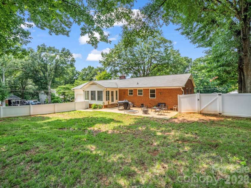 2044 Helen Drive, Gastonia, NC 28054.  MLS# CAR4407254, YatesRealty ID 40159. 