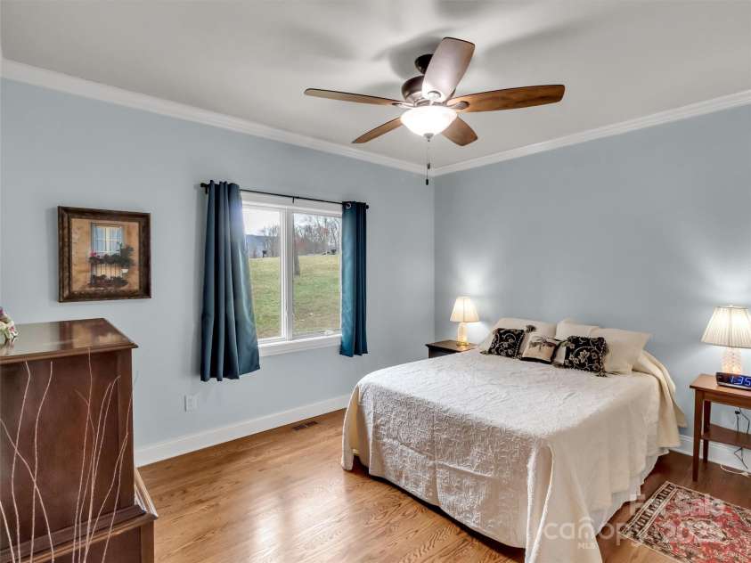 178 Sapphire Place, Clyde, NC 28721.  MLS# CAR4235049, YatesRealty ID 4016. 2nd Ensuite on Main Level