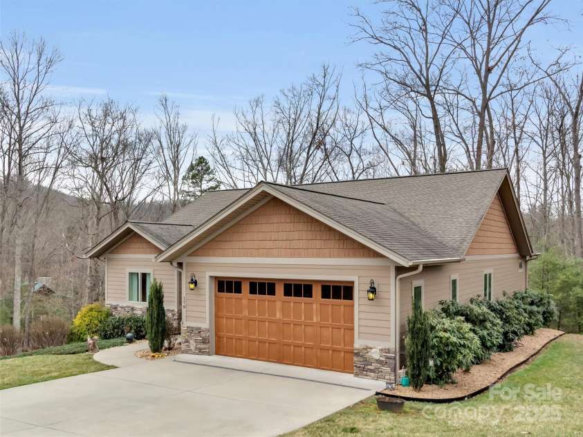 178 Sapphire Place, Clyde, NC 28721.  MLS# CAR4235049, YatesRealty ID 4016. 