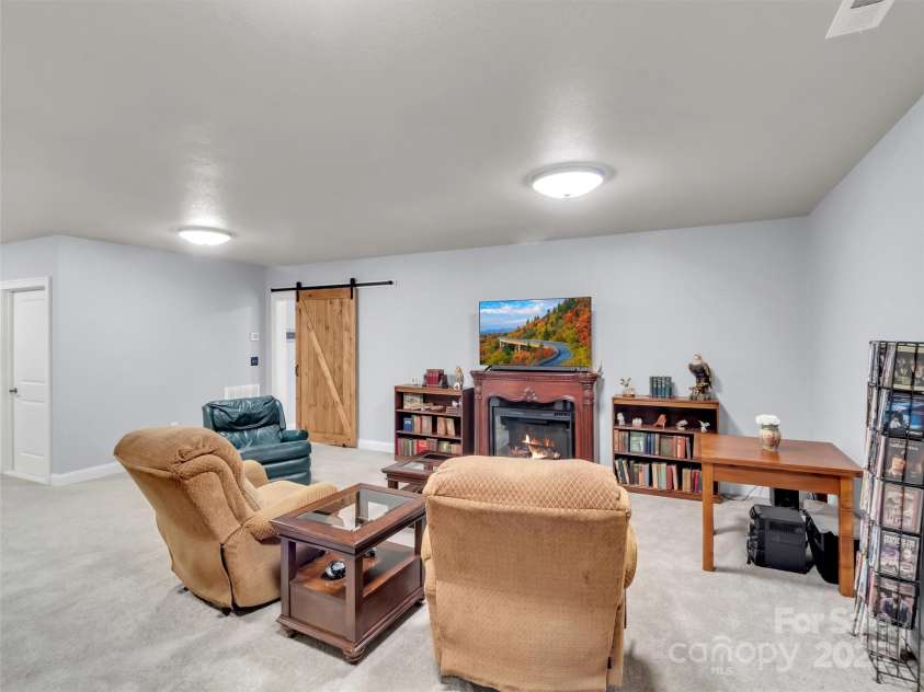 178 Sapphire Place, Clyde, NC 28721.  MLS# CAR4235049, YatesRealty ID 4016. 
