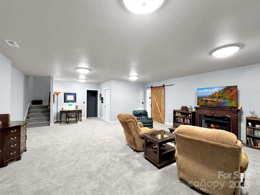 178 Sapphire Place, Clyde, NC 28721.  MLS# CAR4235049, YatesRealty ID 4016. 