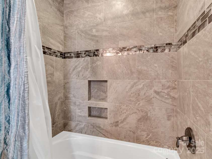 178 Sapphire Place, Clyde, NC 28721.  MLS# CAR4235049, YatesRealty ID 4016. 