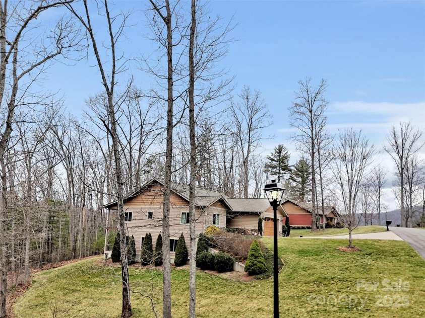 178 Sapphire Place, Clyde, NC 28721.  MLS# CAR4235049, YatesRealty ID 4016. 
