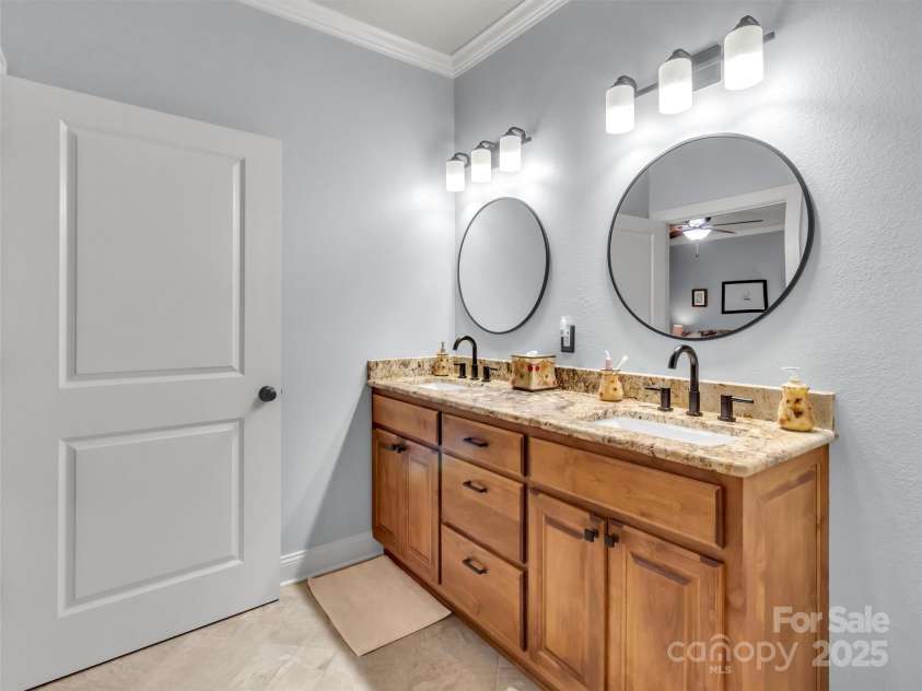 178 Sapphire Place, Clyde, NC 28721.  MLS# CAR4235049, YatesRealty ID 4016. Granite Countertop