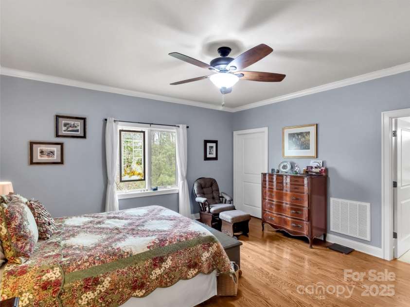 178 Sapphire Place, Clyde, NC 28721.  MLS# CAR4235049, YatesRealty ID 4016. Primary Bedroom on Main