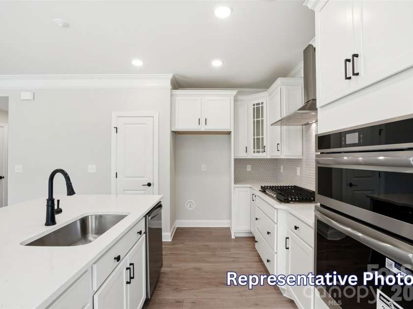 1062 Tradition Club Street, York, SC 29745.  MLS# CAR4392140, YatesRealty ID 40161. Kitchen