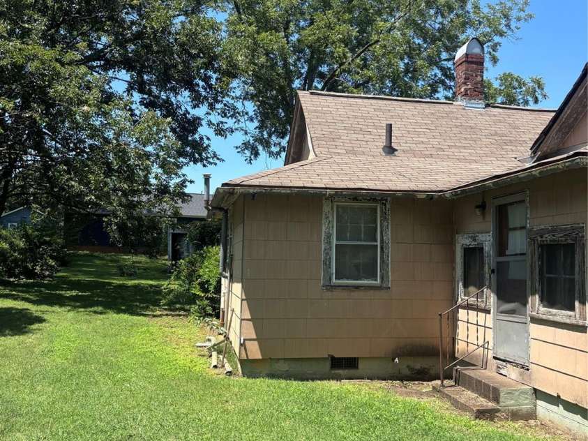 130 Crawford Street, Salisbury, NC 28144.  MLS# CAR4408316, YatesRealty ID 40162. 