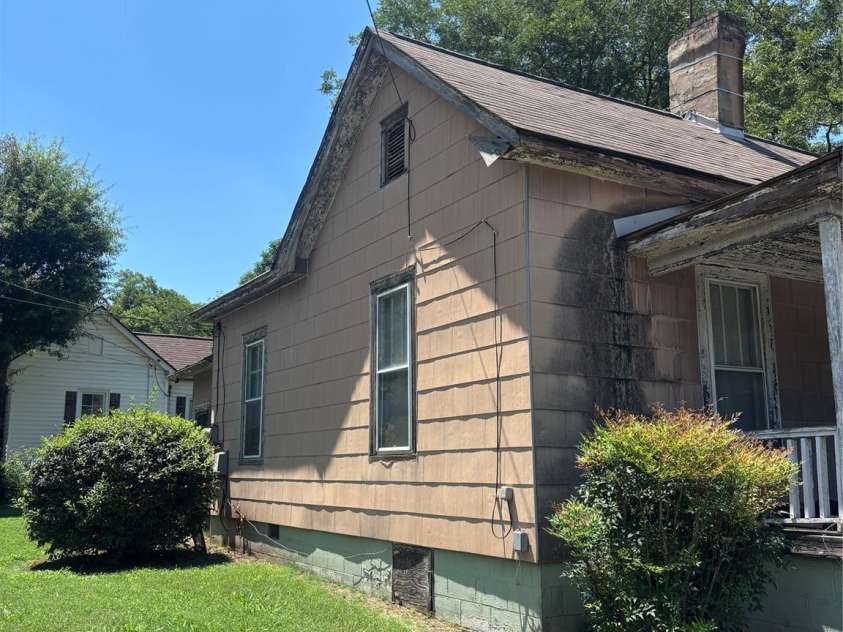 130 Crawford Street, Salisbury, NC 28144.  MLS# CAR4408316, YatesRealty ID 40162. 