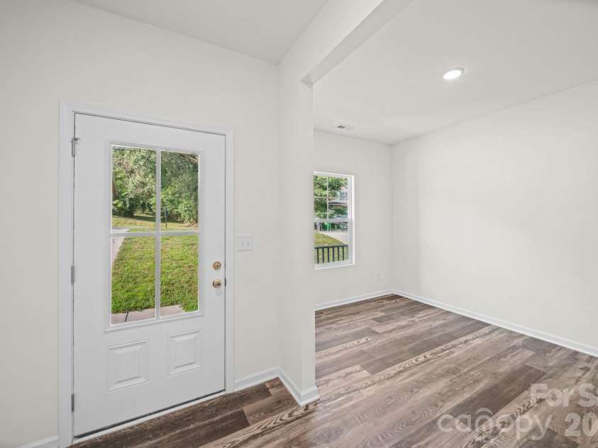 7809 Lane Drive, Charlotte, NC 28212.  MLS# CAR4395836, YatesRealty ID 40163. Foyer