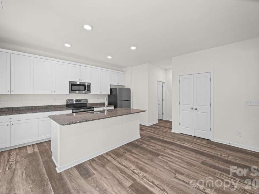 7809 Lane Drive, Charlotte, NC 28212.  MLS# CAR4395836, YatesRealty ID 40163. Kitchen