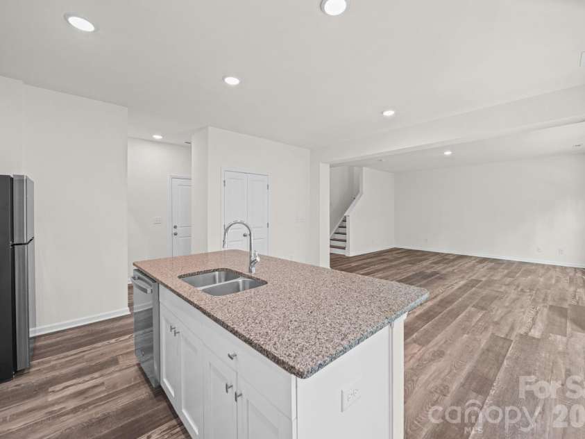 7809 Lane Drive, Charlotte, NC 28212.  MLS# CAR4395836, YatesRealty ID 40163. Kitchen