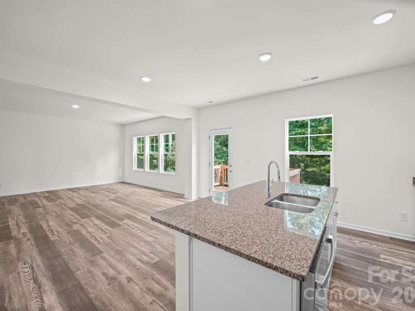 7809 Lane Drive, Charlotte, NC 28212.  MLS# CAR4395836, YatesRealty ID 40163. Kitchen