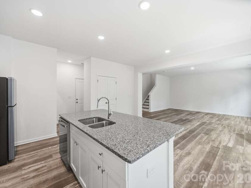 7809 Lane Drive, Charlotte, NC 28212.  MLS# CAR4395836, YatesRealty ID 40163. Kitchen