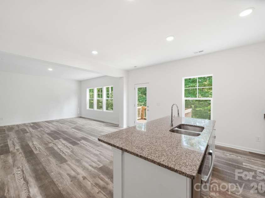 7809 Lane Drive, Charlotte, NC 28212.  MLS# CAR4395836, YatesRealty ID 40163. Kitchen