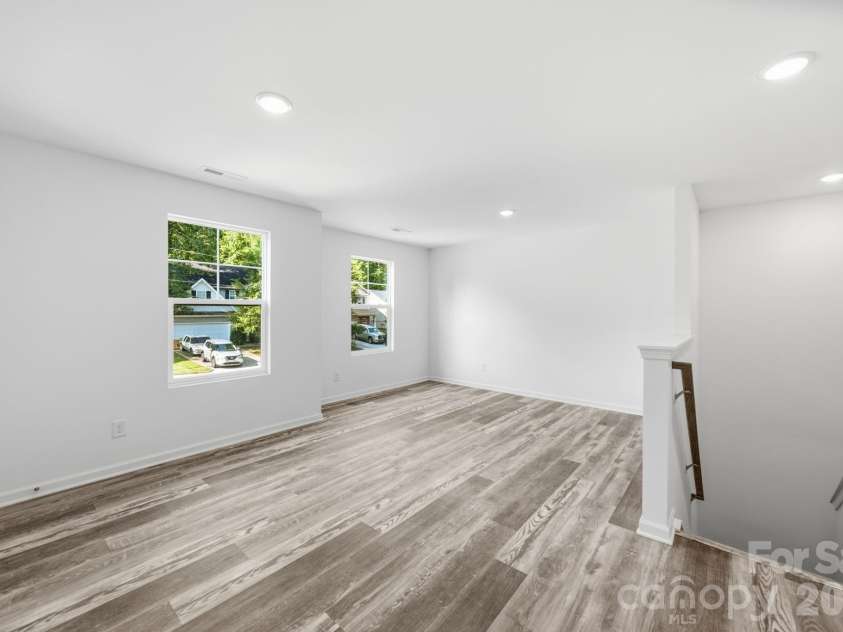 7809 Lane Drive, Charlotte, NC 28212.  MLS# CAR4395836, YatesRealty ID 40163. Loft