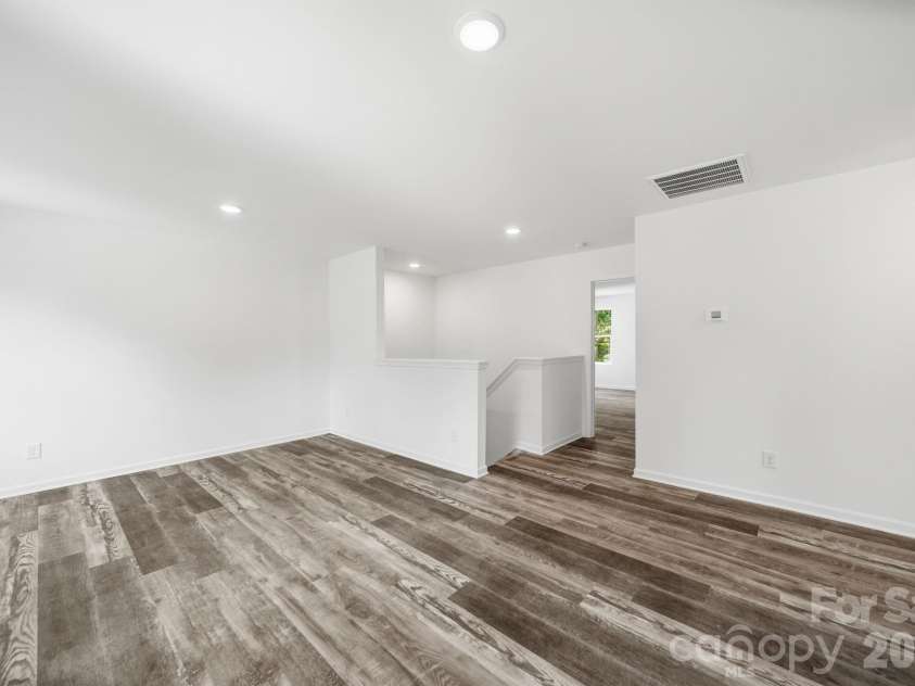 7809 Lane Drive, Charlotte, NC 28212.  MLS# CAR4395836, YatesRealty ID 40163. Loft