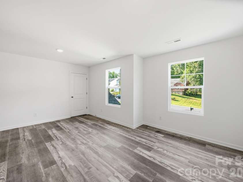 7809 Lane Drive, Charlotte, NC 28212.  MLS# CAR4395836, YatesRealty ID 40163. Loft