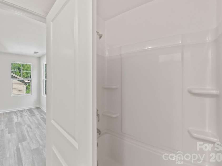 7809 Lane Drive, Charlotte, NC 28212.  MLS# CAR4395836, YatesRealty ID 40163. Primary Bathroom