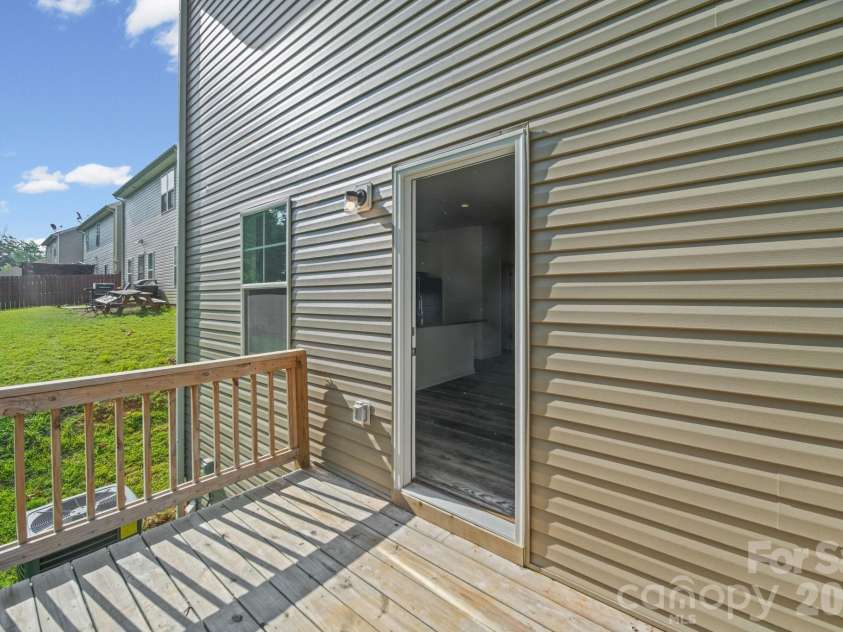 7813 Lane Drive, Charlotte, NC 28212.  MLS# CAR4395840, YatesRealty ID 40164. Deck