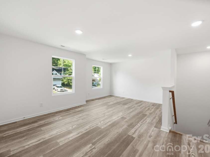 7813 Lane Drive, Charlotte, NC 28212.  MLS# CAR4395840, YatesRealty ID 40164. Loft