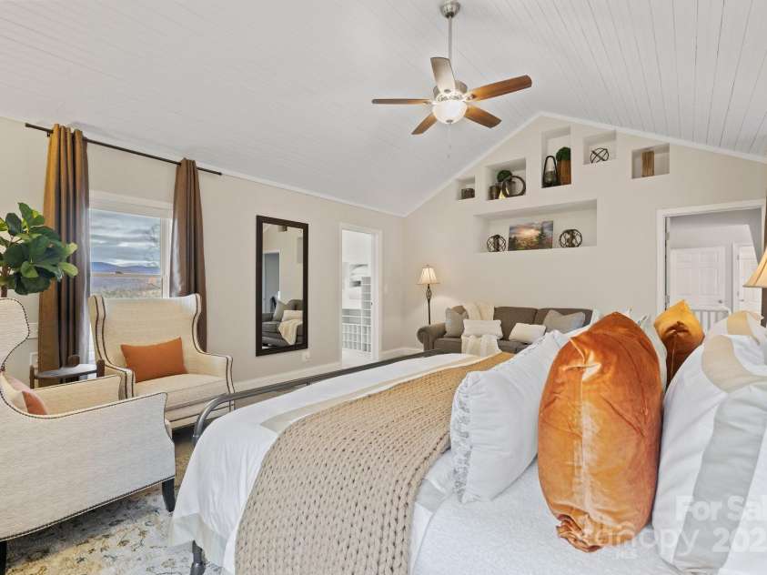 106 Bishop Cove Road, Fairview, NC 28730.  MLS# CAR4234972, YatesRealty ID 4017. 