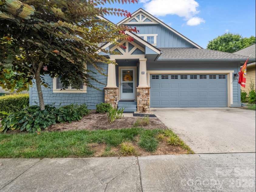 27 Gray Wolf Lane, Hendersonville, NC 28792.  MLS# CAR4285060, YatesRealty ID 4017. 