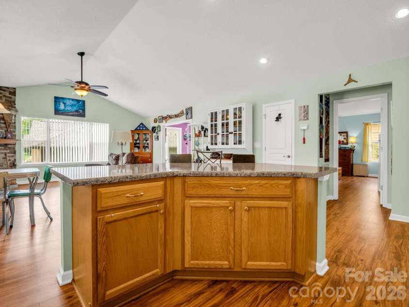 27 Gray Wolf Lane, Hendersonville, NC 28792.  MLS# CAR4285060, YatesRealty ID 4017. 