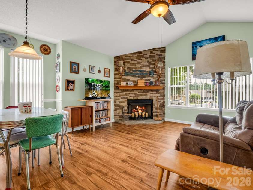 27 Gray Wolf Lane, Hendersonville, NC 28792.  MLS# CAR4285060, YatesRealty ID 4017. 