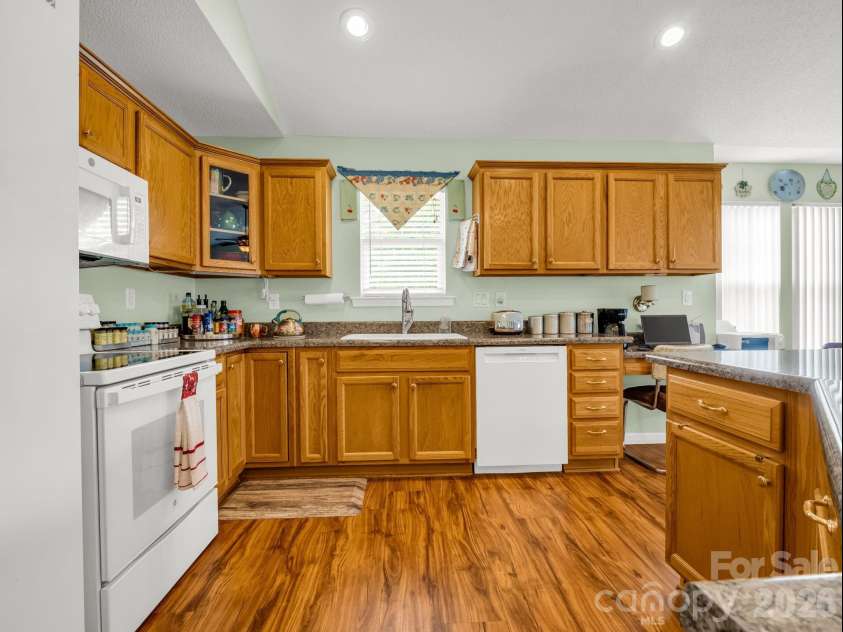 27 Gray Wolf Lane, Hendersonville, NC 28792.  MLS# CAR4285060, YatesRealty ID 4017. Kitchen