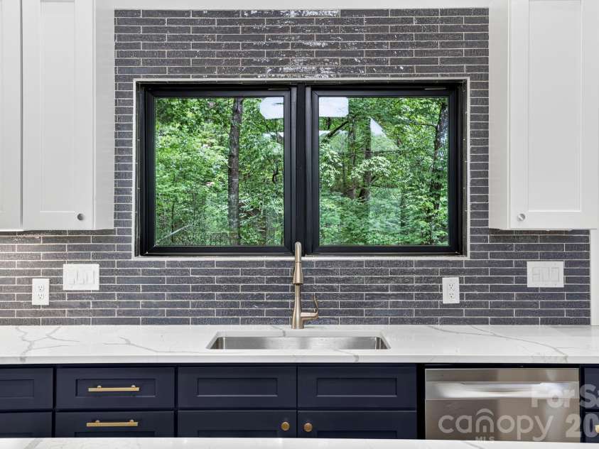 338 Hawks Terrace, Lake Lure, NC 28746.  MLS# CAR4406577, YatesRealty ID 40173. 