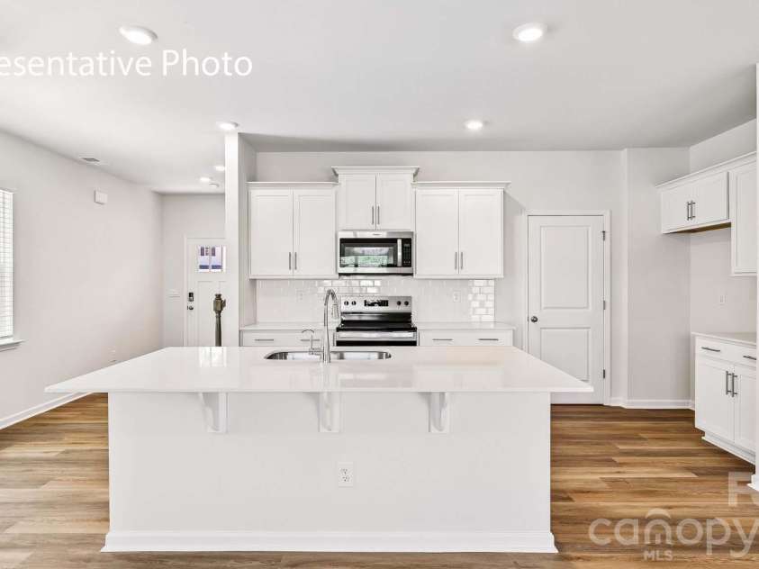 1437 7th Street Drive, Hickory, NC 28601.  MLS# CAR4408547, YatesRealty ID 40175. 