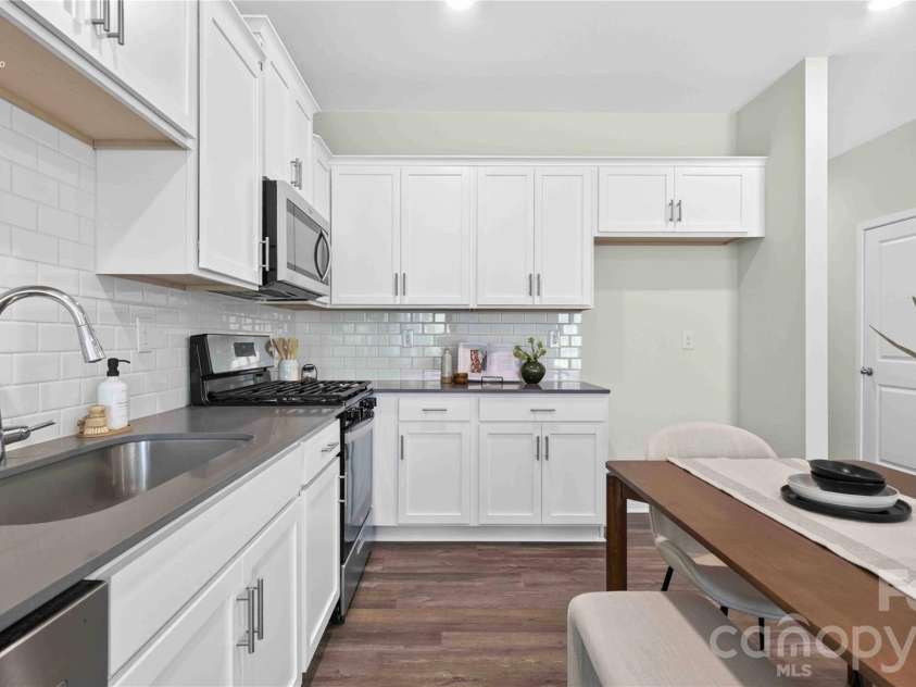1441 7th Street Drive, Hickory, NC 28601.  MLS# CAR4408549, YatesRealty ID 40176. 