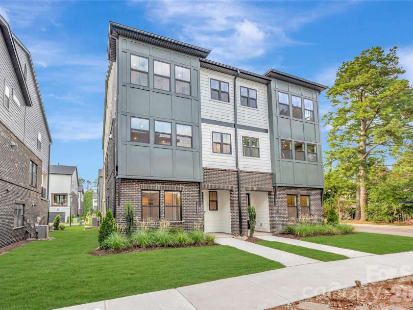 13009 Lucy Park Lane, Charlotte, NC 28277.  MLS# CAR4408613, YatesRealty ID 40179. End nit Townhome in Ballantyne