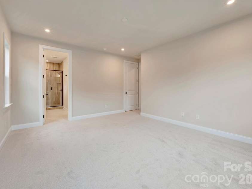 13009 Lucy Park Lane, Charlotte, NC 28277.  MLS# CAR4408613, YatesRealty ID 40179. Primary Suite